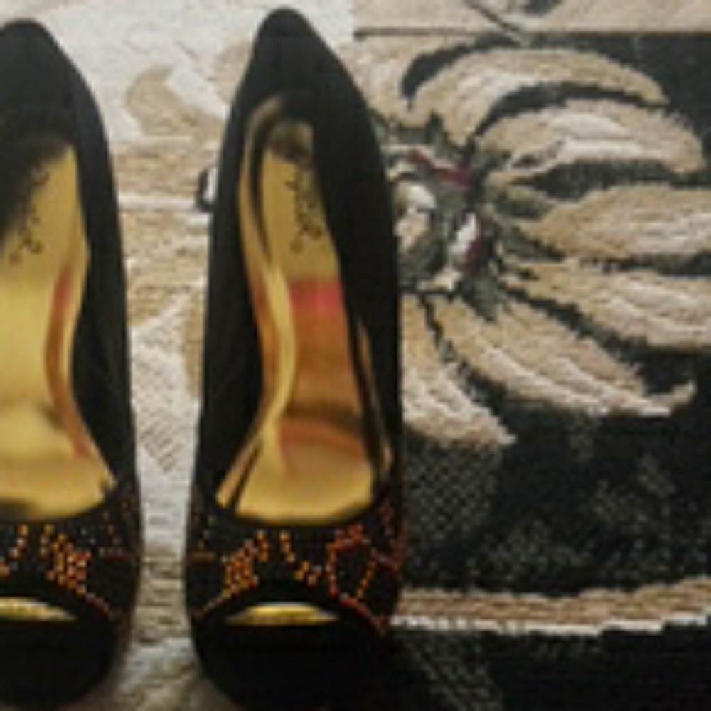 Shoes - Picture 2 of 4